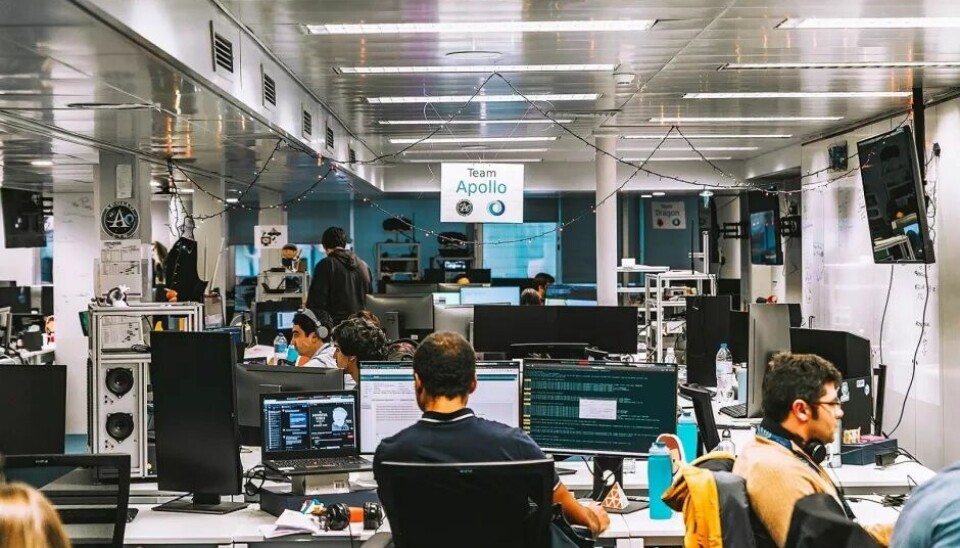 Everything revolves around data and software. Those who specialize in this area currently have very good job prospects in the automotive industry. Alles dreht sich um Daten und Software. Wer sich hier Spezialist ist, hat aktuell sehr gute Jobaussichten in der Autobranche.