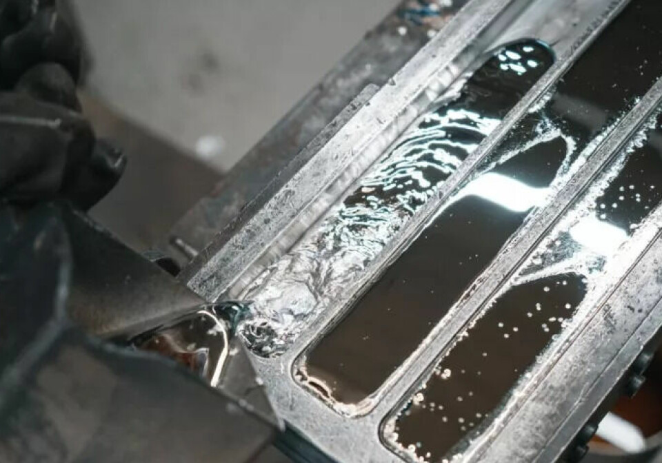 Freshly remelted: Tin recovered in the cycle. Frisch eingeschmolzen: Zinn im Kreislauf zurückgewonnen.