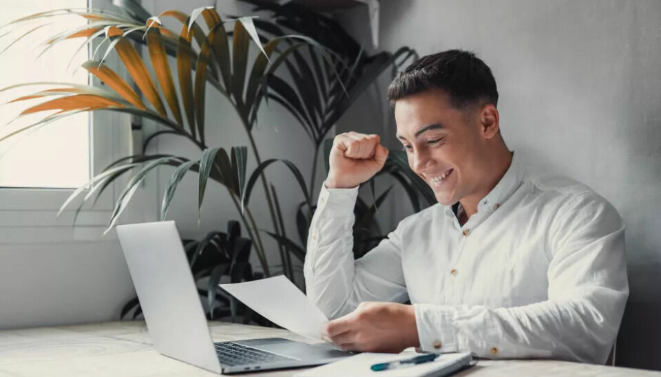 There are many reasons to study electrical engineering. The most important: Electrical engineers enjoy their work. Es gibt viele Gründe Elektrotechnik zu studieren. Der wichtigste: Elektrotechniker haben Spaß an ihrer Arbeit.