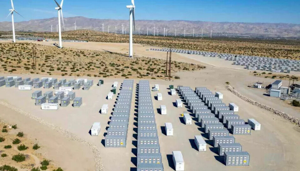 Huge energy storage systems based on batteries are intended to store excess electricity from renewables and thus stabilize the grid. Where will the largest projects be built? Riesige Energiespeichersysteme auf Basis von Batterien sollen überschüssigen Strom aus Erneuerbaren speichern und so das Netz stabilisieren. Wo werden die größten Projekte entstehen?