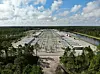 Platz 3: Manatee Energy Storage Center

Das Manatee Energy Storage Center liegt in Florida (USA). Es bietet 900 MWh Speicherkapazität bei 409 MW Leistung und ist aktuell das drittgrößte Batteriespeicherprojekt weltweit. Betreiber ist Florida Power and Light. 132 Container mit insgesamt 53.144 Batteriemodulen versehen hier ihren Dienst.
