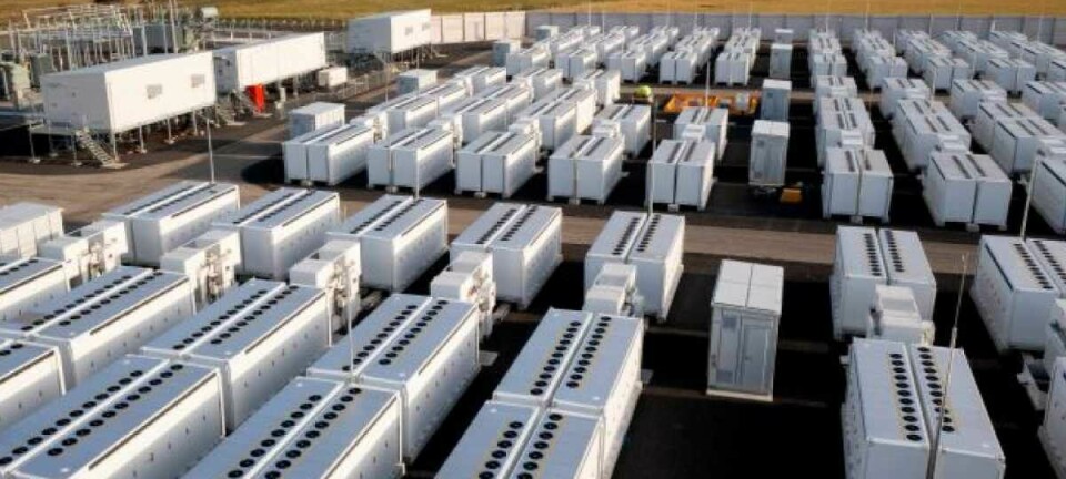 Platz 6: Victorian Big Battery. Die Victorian Big Battery liegt im Bundesstaat Victoria (Australien). Mit einer Kapazität von 450 MWh und 300 MW Leistung ist die Anlage Nummer Sechs unter den größten Batteriespeichern der Welt. Sie liegt an der Moorabool Terminal Station in der Nähe von Geelong und kann die eine Million Haushalte in Victoria bei einem Blackout 30 Minuten mit Strom versorgen. Der Betreiber Neoen setzt auf Batterien von Tesla.