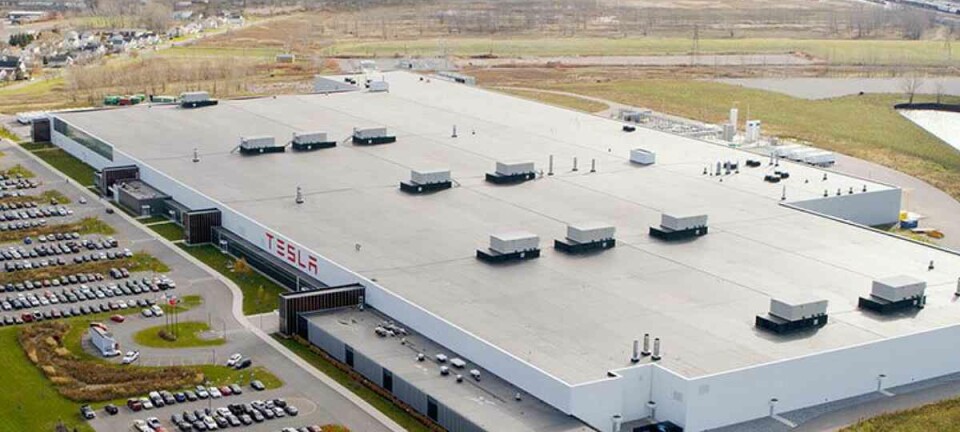 Platz 11: Tesla Gigafactory 2
Teslas 111.500 Quadratmeter große Gigafactory 2 befindet sich im US-Bundesstaat New York. Im Jahr 2017 übernahm Tesla das frühere Stahlwerk war, um dort Solarzellen zu produzieren. Das einstöckige Gebäude steht auf einem 35 Hektar großen Gelände am Buffalo River. Die Kosten lagen bei 935 Millionen Euro. (Bild: Tesla)