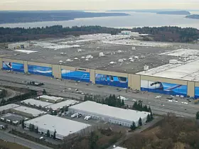 Platz 7: Boeing-Werk Everett. Etwas außerhalb von Seattle (USA) stellt Boeing in der Everett Factory die Flugzeugmodelle Boeing 767, 747, 777 und 787 Dreamliner her. Das Produktionsgelände ist 398.000 Quadratmeter groß und damit die fünftgrößte Fabrik der Welt.