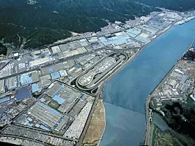 Platz 2: Hyundai-Werk Ulsan
Fünf Millionen Quadratkilometer misst die Fabrik von Hyundai in Ulsan (Südkorea). Sie ist der Hauptproduktionsstandort des Autoherstellers. Auf dem Betriebsgelände befinden sich ein eigener Hafen, eine Feuerwache und ein Krankenhaus. (Bild: Machineporn - Reddit)
