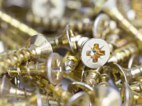 

Platz 6: Umicore AG & Co. KG
Deutschlandweit beschäftigt Umicore 11.500 Mitarbeiter an fünf Standorten. Der belgische Konzern ist in der Chemie, Materialtechnologie und im Recycling aktiv. Geleitet wird die Deutschlandtochter von Hanau aus. Umsatz in 2024: 3,5 Milliarden Euro, 2023
waren es 3,9 Milliarden Euro. Damit verliert das Unternehmen einen Platz. 