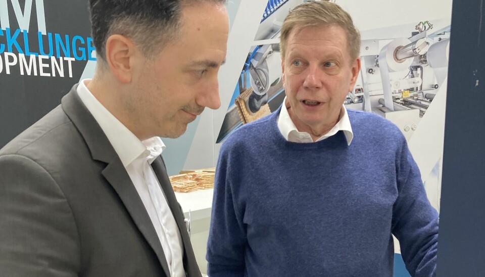 After the interview, Ralf Schubert (right) took the time to guide editor-in-chief Philip Bittermann through the halls and show current developments. Nach dem Interview nahm sich Ralf Schubert (rechts) noch die Zeit, Chefredakteur Philip Bittermann durch die Hallen zu führen und aktuelle Entwicklungen zu zeigen.