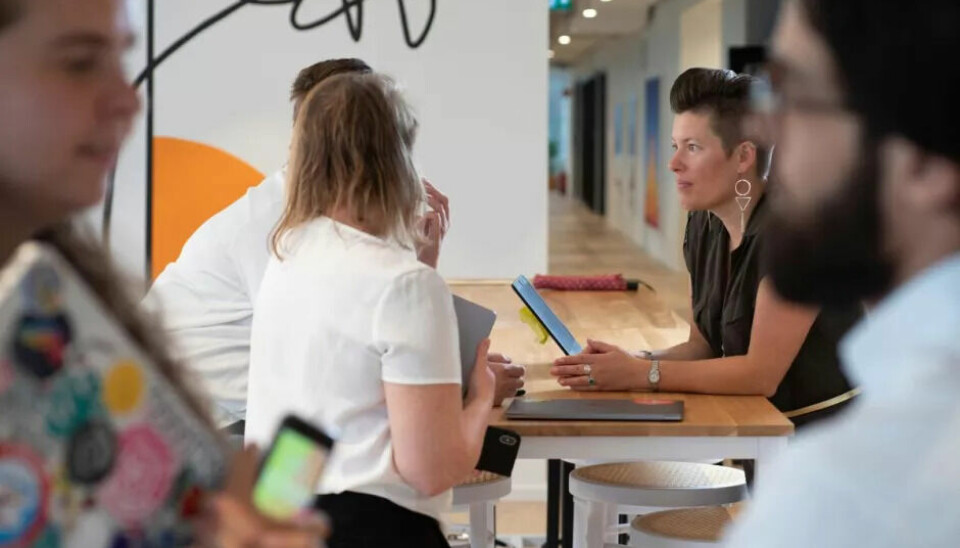 Smaller teams often work much more efficiently than large teams. Kleinere Teams arbeiten häufig viel effizienter als große Teams.