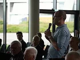 Nicht nur auf der Bühne wurde diskutiert. Auch aus dem Publikum gab es viele Fragen und Anmerkungen zum Thema GenAI und digitale Zwillinge.