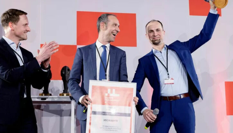 Stefan Zetzsch (left) says: 'At the 'Factory of the Year', we were able to get important feedback from the professional audience and the best in the industry. It also further clarified how much our technology is needed.' Stefan Zetzsch (links) sagt: „Bei der ‚Fabrik des Jahres‘ konnten wir im Austausch mit dem Fachpublikum und den Besten aus der Branche wichtiges Feedback bekommen. Es hat uns auch weiter verdeutlicht, wie sehr unsere Technologie gebraucht wird“.