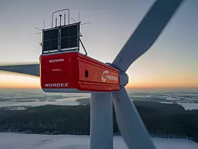 Platz 32: Nordex
Der deutsche Hersteller von Windkraftanlagen aus Deutschland schafft es mit einem Umsatz im Jahr 2024von umgerechnet7,88 Milliarden US-Dollar (2023: 6,7496 Milliarden US-Dollar, 2022: 6,12 Milliarden US-Dollar) weltweit unter die Top 35 Maschinenbauer. 