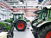 Platz 22: AGCO
Mit 38 Produktionsstätten und 41 Vormontagewerken auf sechs Kontinenten ist ACGO einer der größten Hersteller von Traktoren und Landmaschinen. Das US-Unternehmen bringt es 2024auf einen Umsatz von 11,7 Milliarden US-Dollar (2023: 14 Milliarden US-Dollar, 2022: 13,3 Milliarden US-Dollar). In Deutschland gehört die Marke Fendt zum AGCO-Konzern. (Bild: 4 Flow /AGCO)