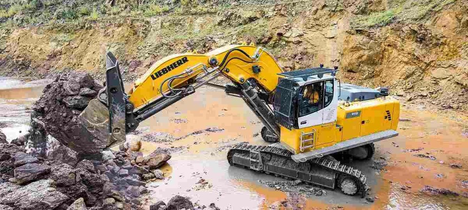 Platz 16: Liebherr Gruppe
. Das Unternehmen mit Sitz in der Schweiz kommt 2024 auf umgerechnet 15,8 Milliarden US-Dollar Umsatz (2023: 14,603 Milliarden US-Dollar, 2022: 13,52 Milliarden US-Dollar). Es stellt vor allem Baumaschinen her. Einen kleineren Teil zum Umsatz tragen Haushaltsgeräte bei. (Bild: Liebherr)