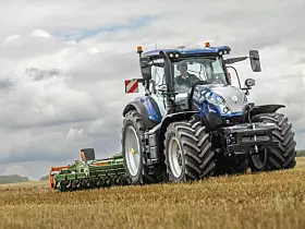 Platz 10: CNH Industrial
Das britische Unternehmen ist mit 19,84 Milliarden US-Dollar (2023: 24,2 Milliarden US-Dollar, 2022: 24,28 Milliarden US-Dollar) Umsatz der zehntgrößte Maschinenbauer weltweit. Der Umsatzrückgang in 2024 war mit einem Fünftel aber enorm. (Bild: CNH Industrial)