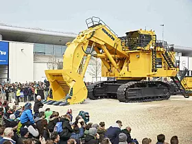 Platz 8: Komatsu
. Die Japaner sind bekannt für ihre Baumaschinen. 2024 setzten sie damit 26,59 Milliarden US-Dollar um (2023: 26,8 Milliarden US-Dollar). 2022 waren es 26,25 Milliarden US-Dollar. (Bild: Messe München)
