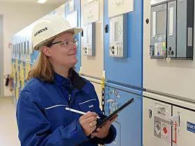 Platz 3: Siemens
Nur mit seiner Maschinen- und Anlagensparte hat Siemens 2024 umgerechnet rund 41,58 US-Dollar umgesetzt. (2023: 26,24 Milliarden US-Dollar, 2022: 24,46 Milliarden US-Dollar). Damit zählen die Münchner zu den drei größten Maschinenbauern der Welt. (Bild: Siemens)